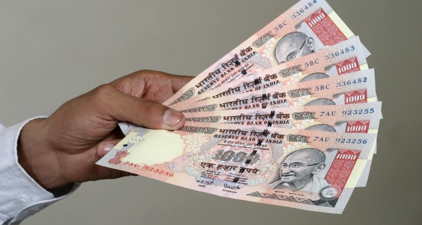 Govt. allows cooperative banks to deposit old notes with RBI