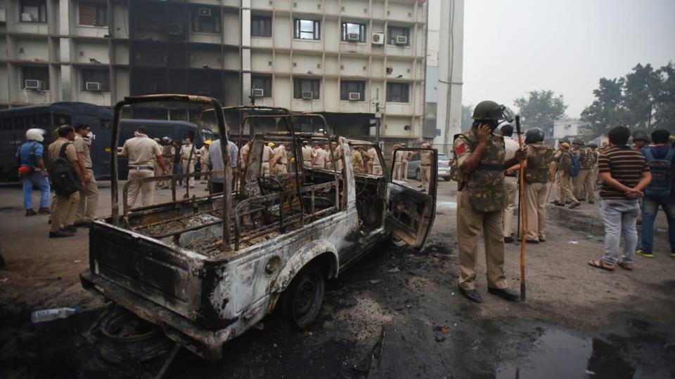 Clashes between lawyers and police at Tis Hazari Court, one injured in firing